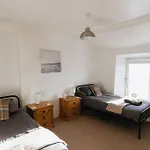 Drigg Cottage, Cosy Retreat With Log Burner & Garden Prázdninový dům *